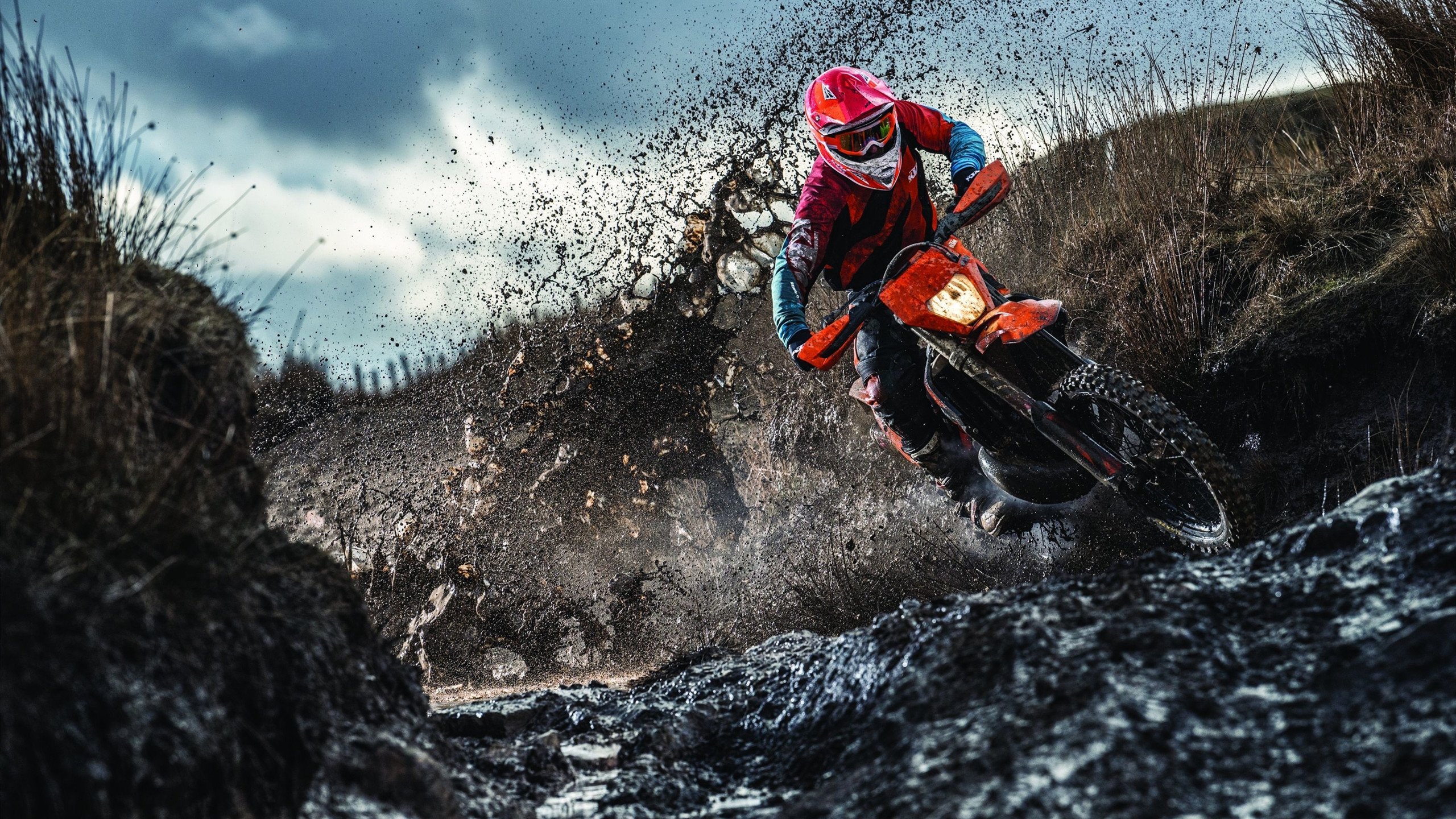 巴萨推进买断英超神锋!但1400万薪资得降,他愿意?,巴萨卖掉的巨星