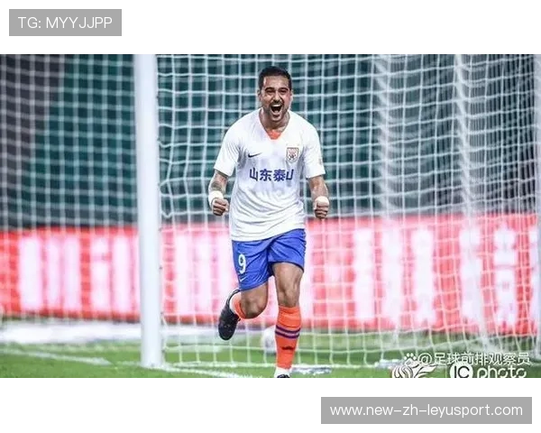 上海海港莱昂纳多边路快速带球：足球新风潮，攻防全能新典范